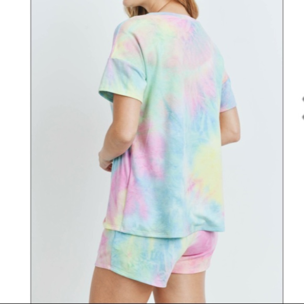 Tie Dye Top & Shorts Lounge Set - Picture 3 of 9
